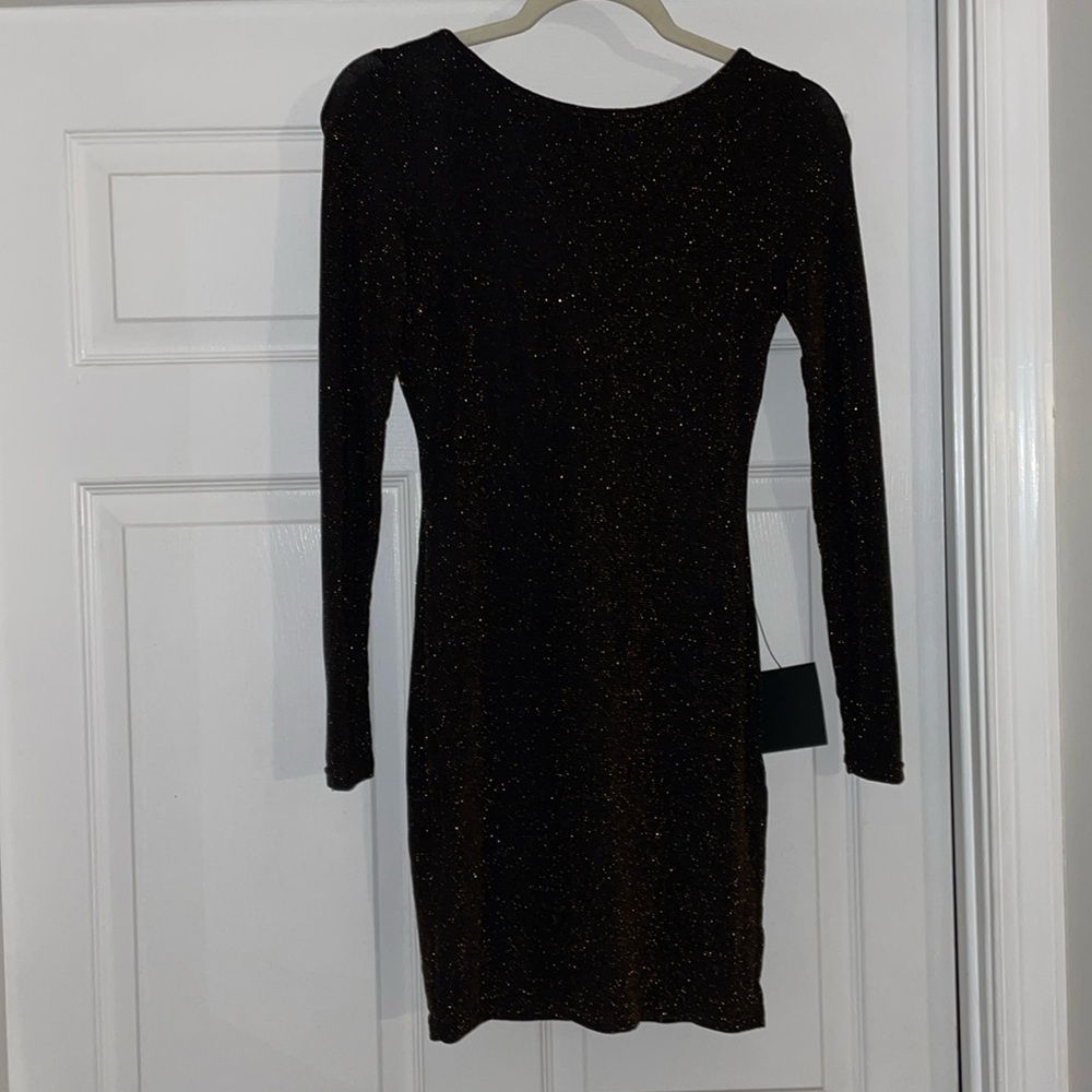 Lulu’s mini bodycon long sleeve dress with gold sparkles, size medium